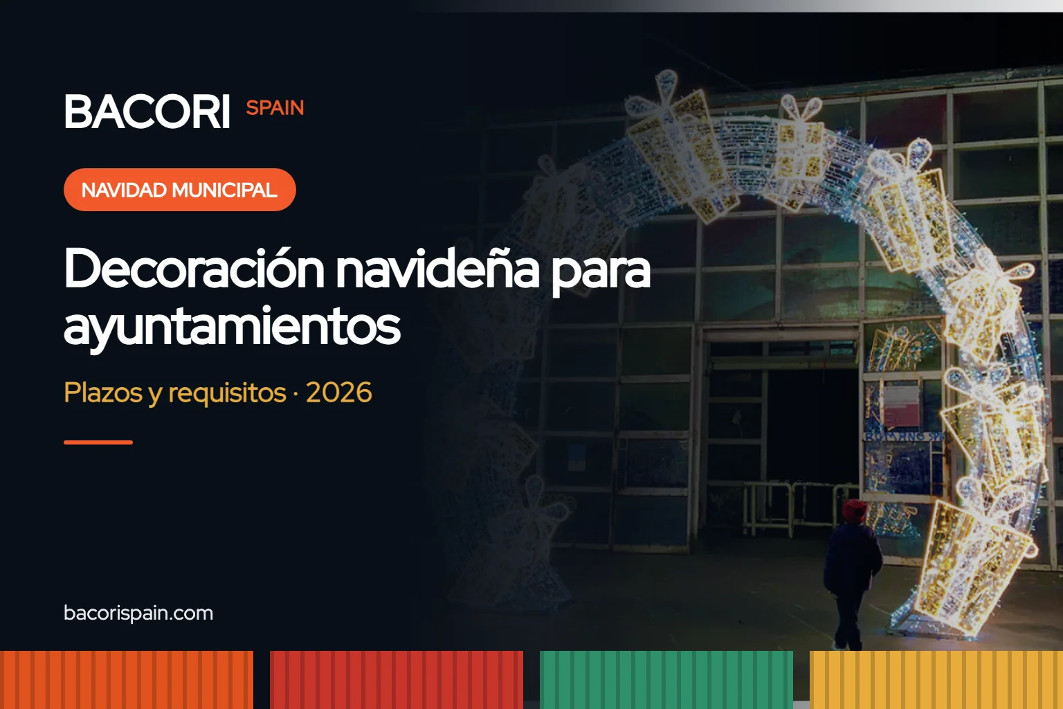 Arco luminoso navideño con forma de regalos en una plaza, del catálogo de decoración urbana de BACORI
